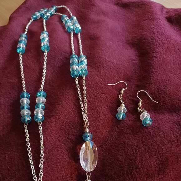 Cyrystal beaded necklace with pierced earrings - Picture 2 of 2